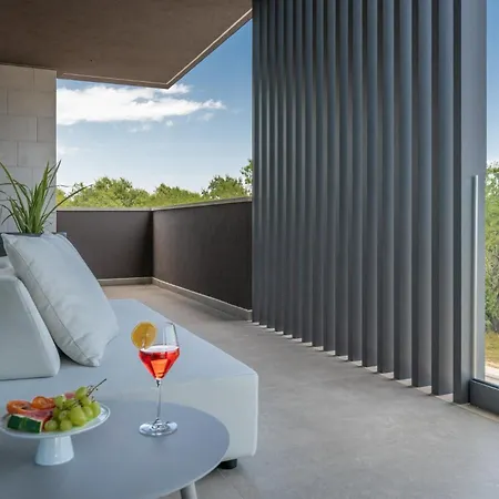 Luxury Teulu With Sea View * Krnica