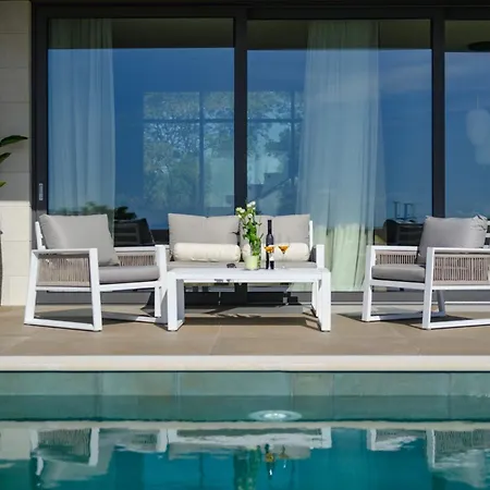 Luxury Teulu With Sea View Krnica