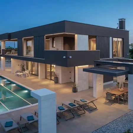 Luxury Teulu With Sea View Krnica